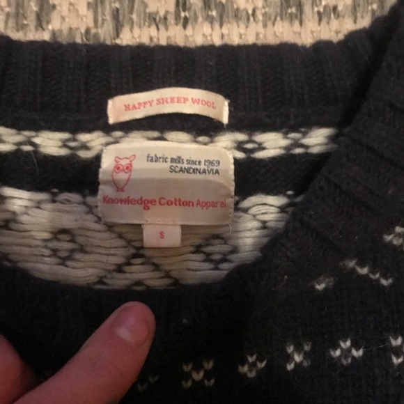 Scandinavian Wool Sweater - Picture 2 of 3